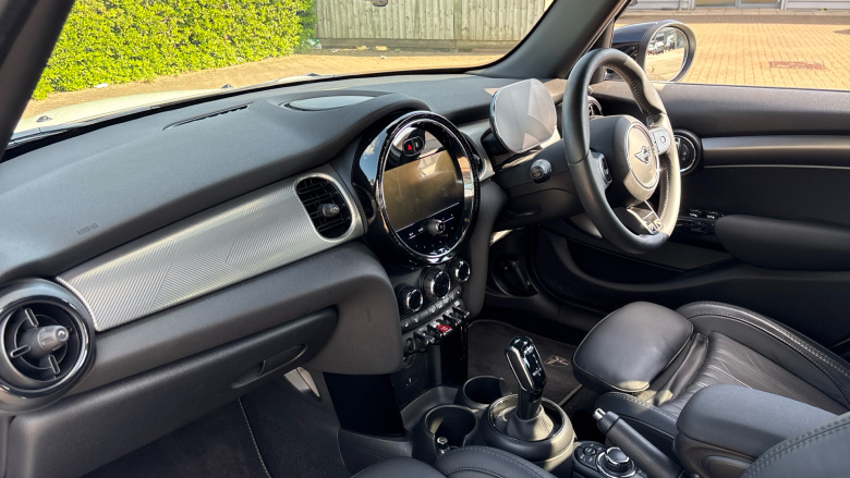 MINI Hatchback 1.5 Cooper Exclusive Premium 5dr Auto Petrol Hatchback